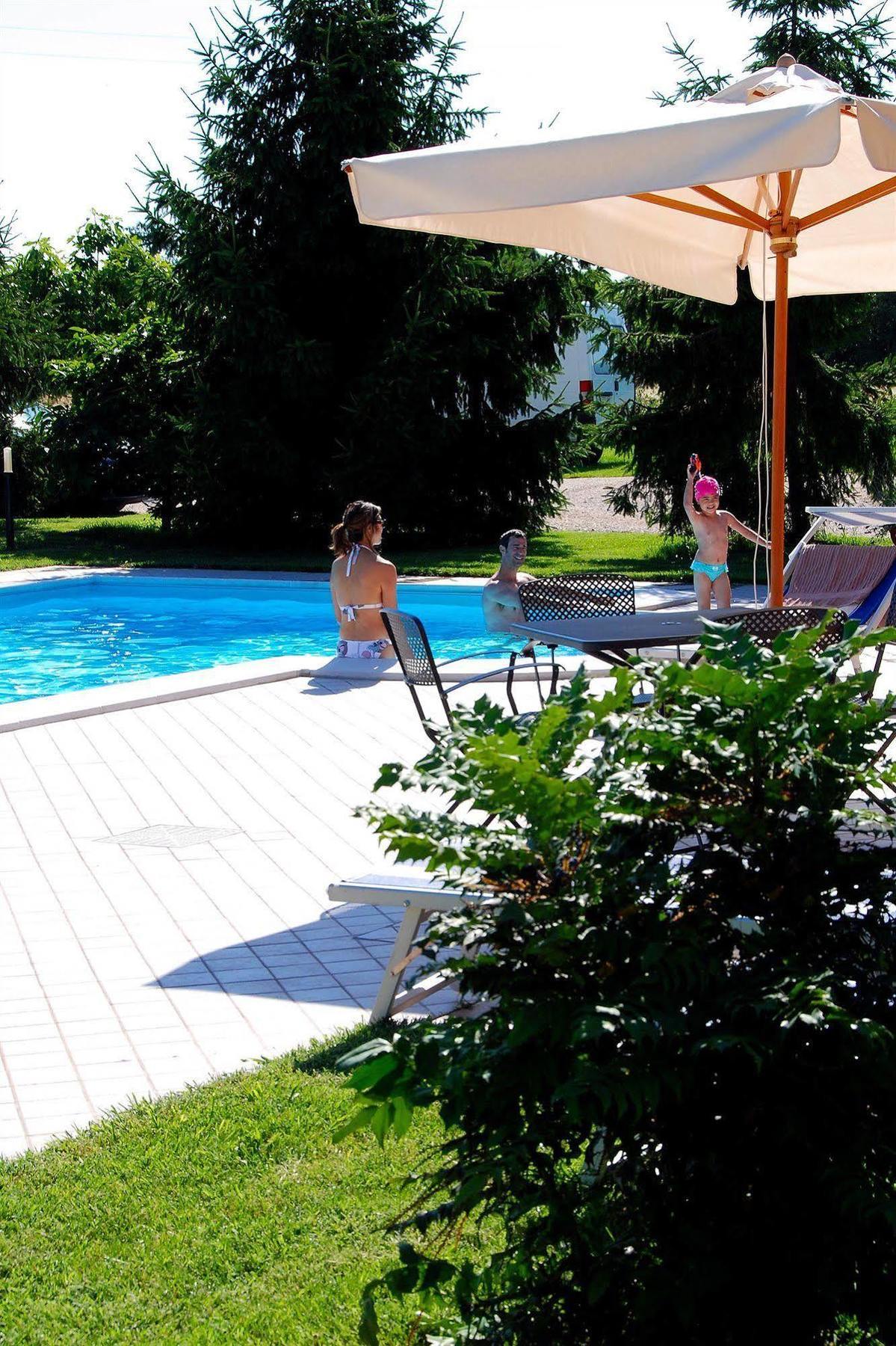 Agriturismo-R&B Corte Dei Gioghi Ferrara Exteriör bild